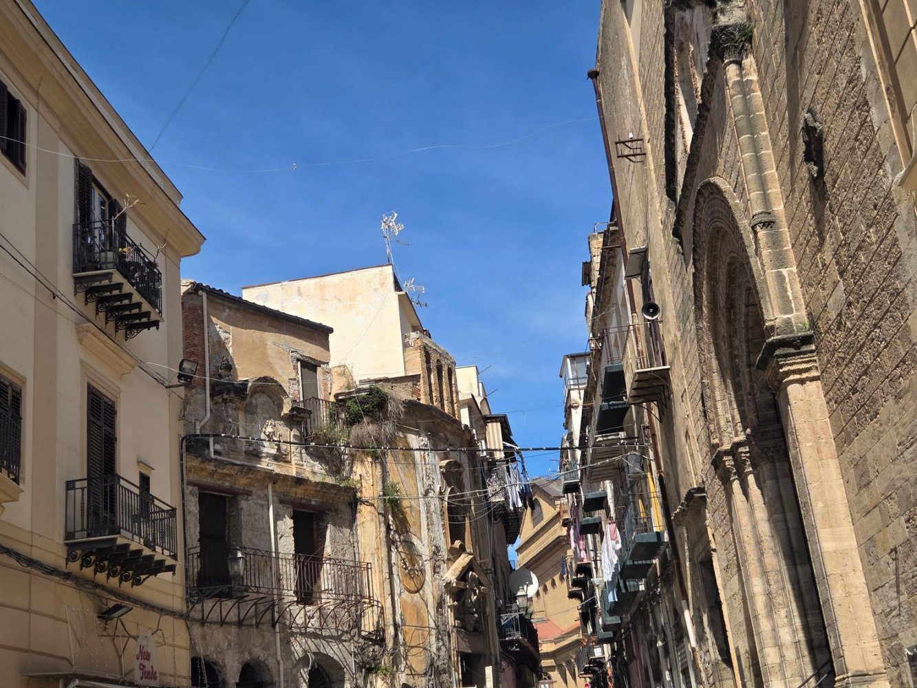 2 rooms Apartment in Palermo, Italy No. 154479