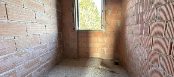 5 bedrooms House in Due Carrare, Italy No. 379562 8