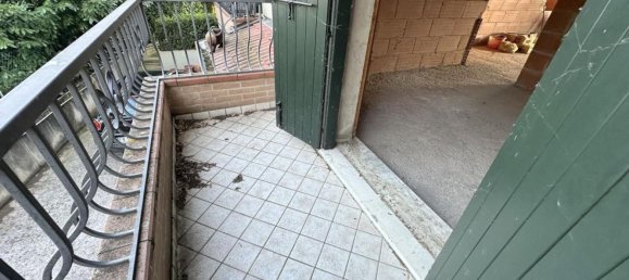 5 bedrooms House in Due Carrare, Italy No. 379562 4