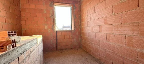 5 bedrooms House in Due Carrare, Italy No. 379562 10