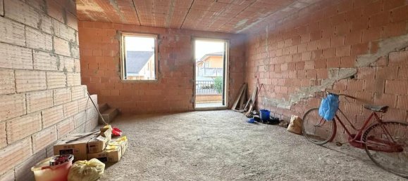 5 bedrooms House in Due Carrare, Italy No. 379562 5