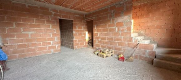 5 bedrooms House in Due Carrare, Italy No. 379562 6