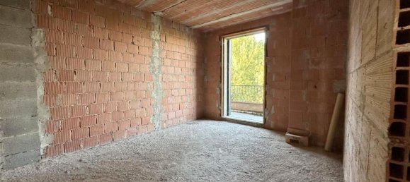 5 bedrooms House in Due Carrare, Italy No. 379562 13