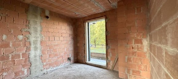 5 bedrooms House in Due Carrare, Italy No. 379562 3