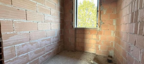 5 bedrooms House in Due Carrare, Italy No. 379562 9