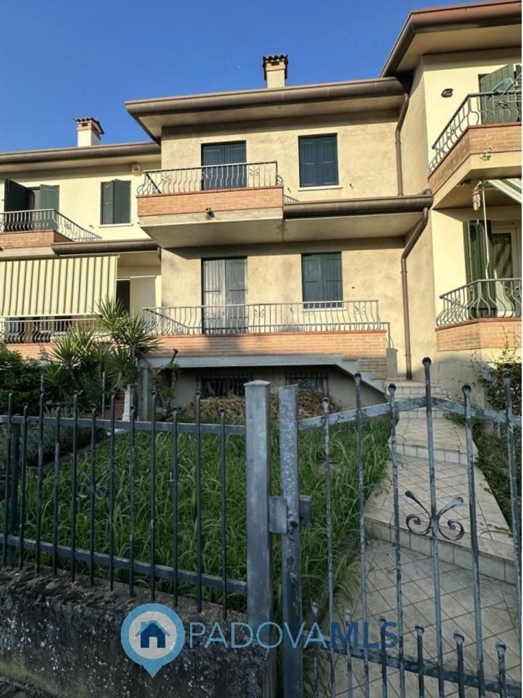 5 bedrooms House in Due Carrare, Italy No. 379562