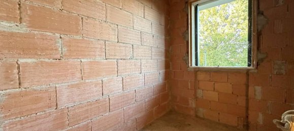 5 bedrooms House in Due Carrare, Italy No. 379562 7