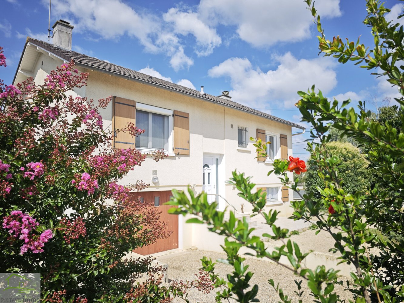 2 bedrooms House in Deux-Sevres, France No. 282323