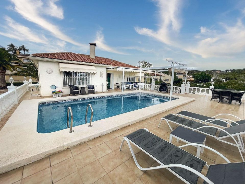 4 bedrooms Villa in Valencia, Spain No. 190917