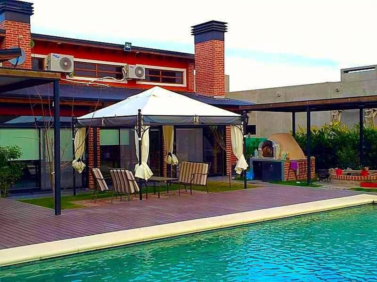 Casa de 4 dormitorios en Pilar, Argentina No. 75963