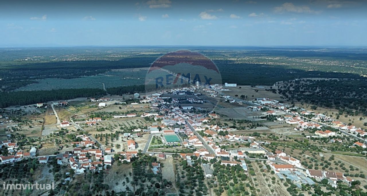 294m² Land in Vialonga, Portugal No. 70863