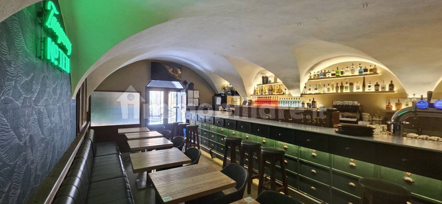 161m² Commercial property in Iseo, Italy No. 351959