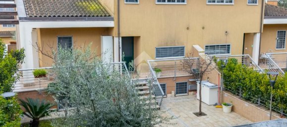 3 bedrooms Villa in Rome, Italy No. 48576 3