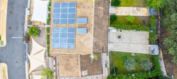 3 bedrooms Villa in Rome, Italy No. 48576 2