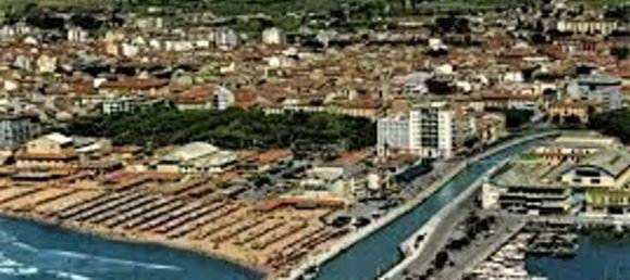 45m² Commercial property in Viareggio, Italy No. 150325 3