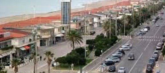 45m² Commercial property in Viareggio, Italy No. 150325 10