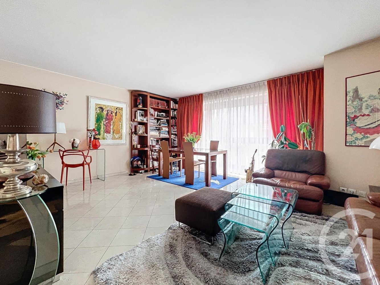 2 bedrooms Apartment in Paris, France No. 165436