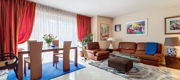 2 bedrooms Apartment in Paris, France No. 165436 2