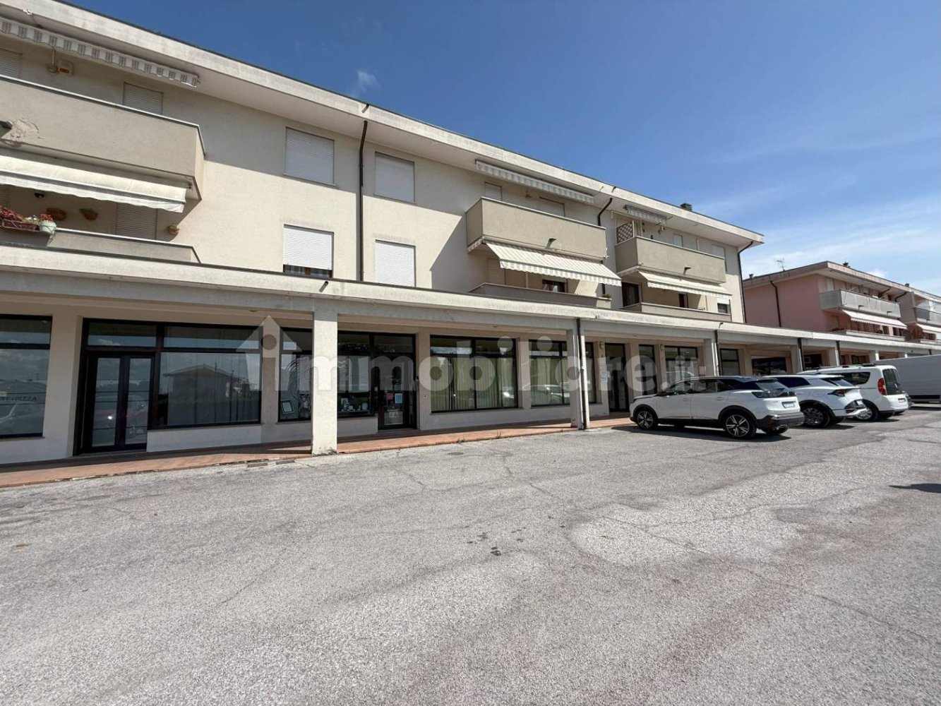 190m² Office in Bovolenta, Italy No. 365208