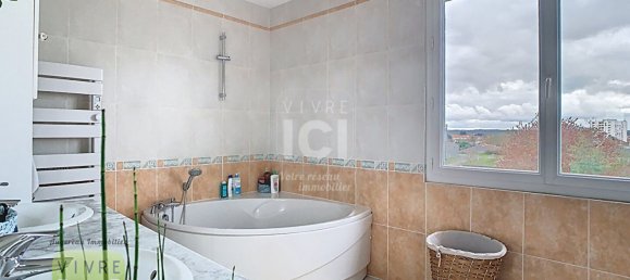 3 bedrooms House in Cholet, France No. 103154 10