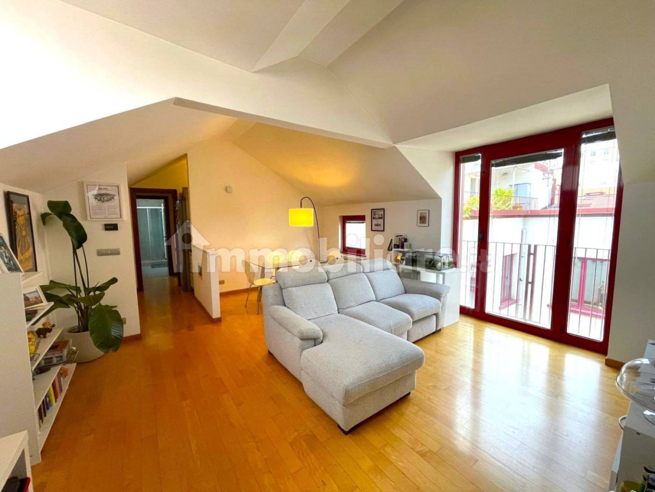 Квартира с 1 спальней в Милан, Италия № 377030