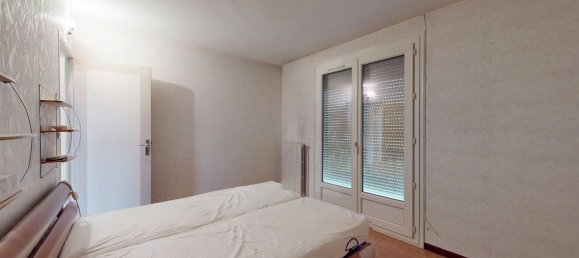 3 bedrooms House in Montfermeil, France No. 151343 10