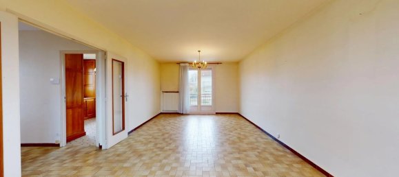 3 bedrooms House in Montfermeil, France No. 151343 2