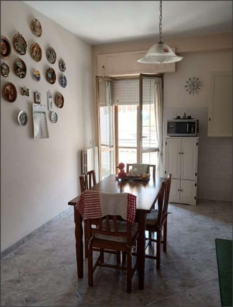 6-salle Appartement à Latina, Italy No. 198576