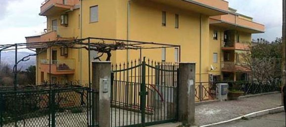 7 rooms Apartment in Cerisano, Italy No. 185390 2