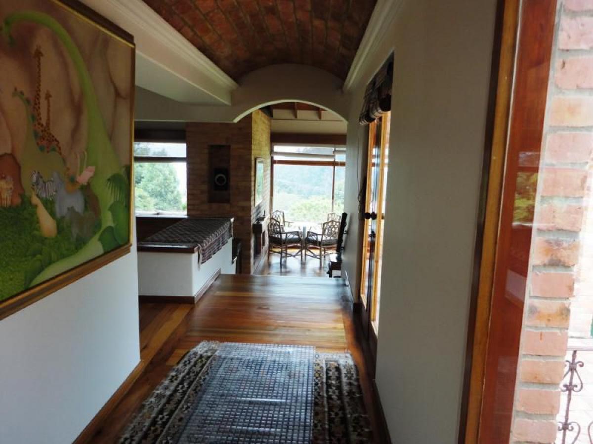 Casa de 5 dormitorios en Bogotá, Colombia No. 10825