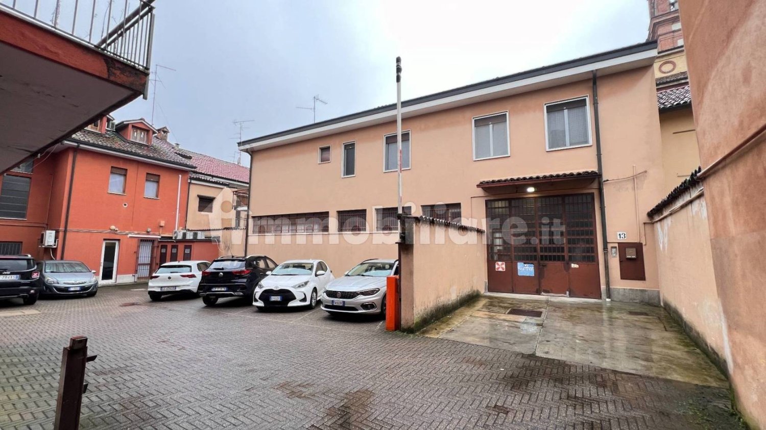 Almacén en Sant'Angelo Lodigiano, Italy 298 m² No. 112044