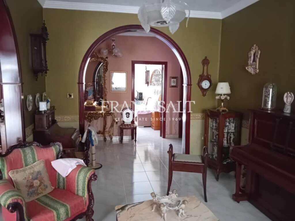 3 bedrooms Maisonette in Fgura, Malta No. 3077