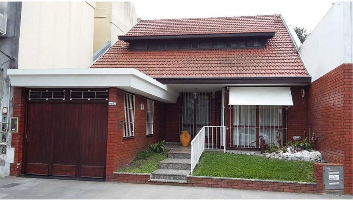 3 bedrooms House in Quilmes, Argentina No. 8142