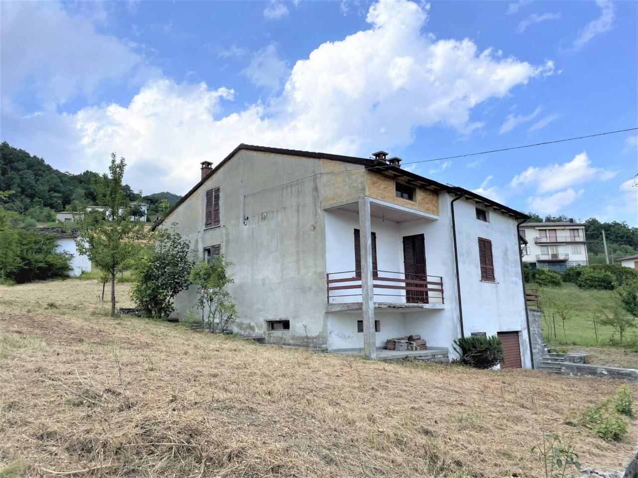 5 rooms Villa in Bardi, Italy No. 175582
