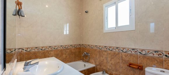 3 bedrooms House in Coin, Spain No. 141121 13