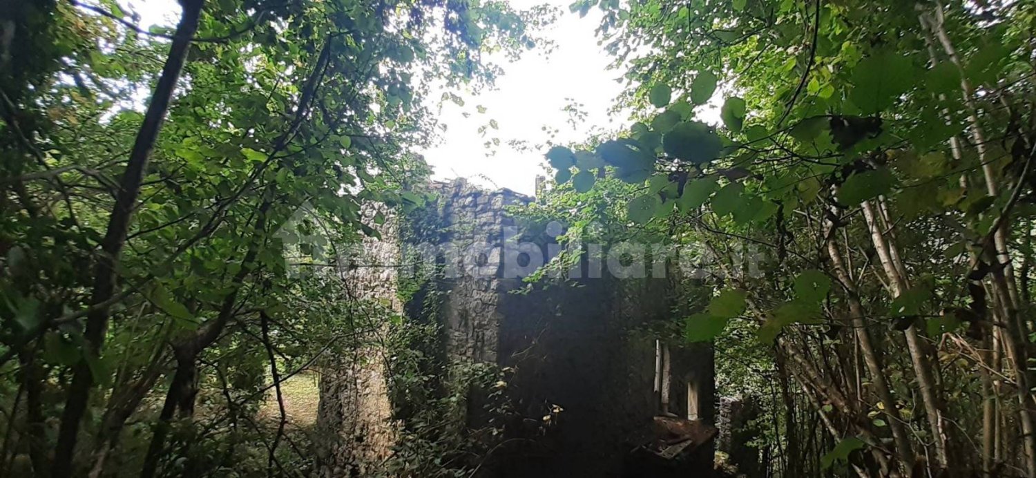 2 bedrooms House in Bracca, Italy No. 105628