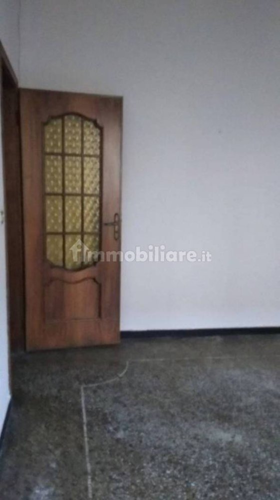 Apartamento de 2 dormitorios en Genoa, Italy No. 147424