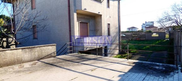 7-Zimmer Villa in Canegrate, Italy, Nr. 81577 9