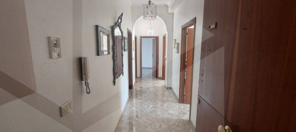 Imóvel comercial de 4 divisões em Triggiano, Italy N.º 21693 2