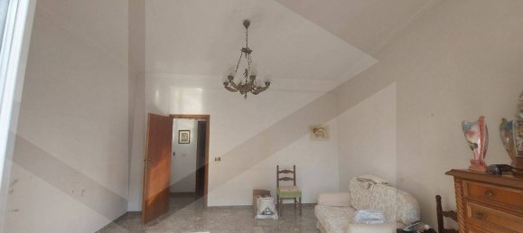 Imóvel comercial de 4 divisões em Triggiano, Italy N.º 21693 26