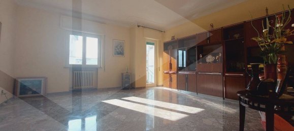 Imóvel comercial de 4 divisões em Triggiano, Italy N.º 21693 7