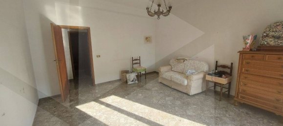 Imóvel comercial de 4 divisões em Triggiano, Italy N.º 21693 28