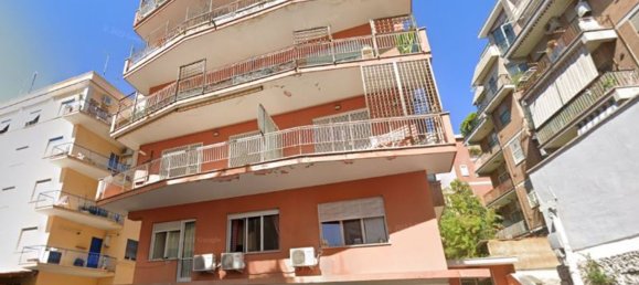 5 rooms Apartment in Rome, Italy No. 99778 3