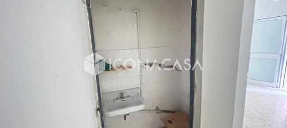 1-salle Propriété commerciale à Bitonto, Italy No. 21219 6