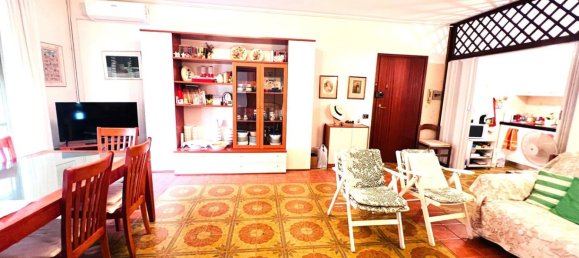 4 rooms Apartment in Massa, Italy No. 63174 2