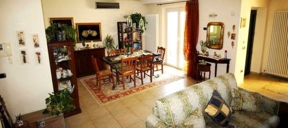 3 Schlafzimmer Haus in Sant'Angelo in Vado, Italy, Nr. 329489 6