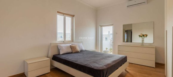 3 bedrooms Penthouse in Sliema, Malta No. 9093 32