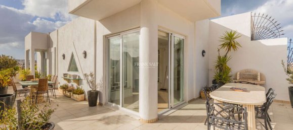 3 bedrooms Penthouse in Sliema, Malta No. 9093 2