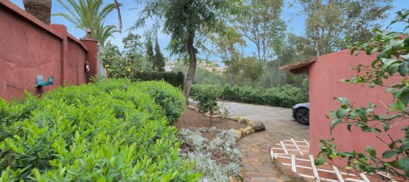 6 bedrooms Villa in Marbella, Spain No. 128683 4