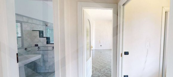 3 rooms Apartment in Pomigliano d'Arco, Italy No. 24043 24